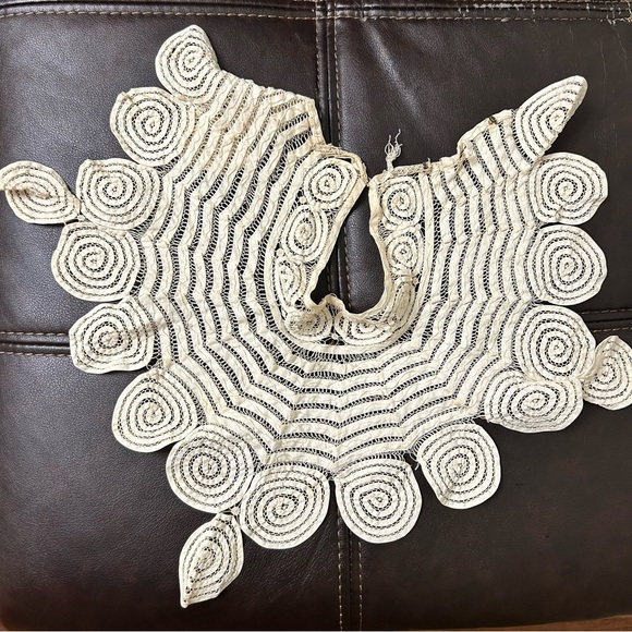 Antique lace collar circles stripes with clip closure - Picture 2 of 8